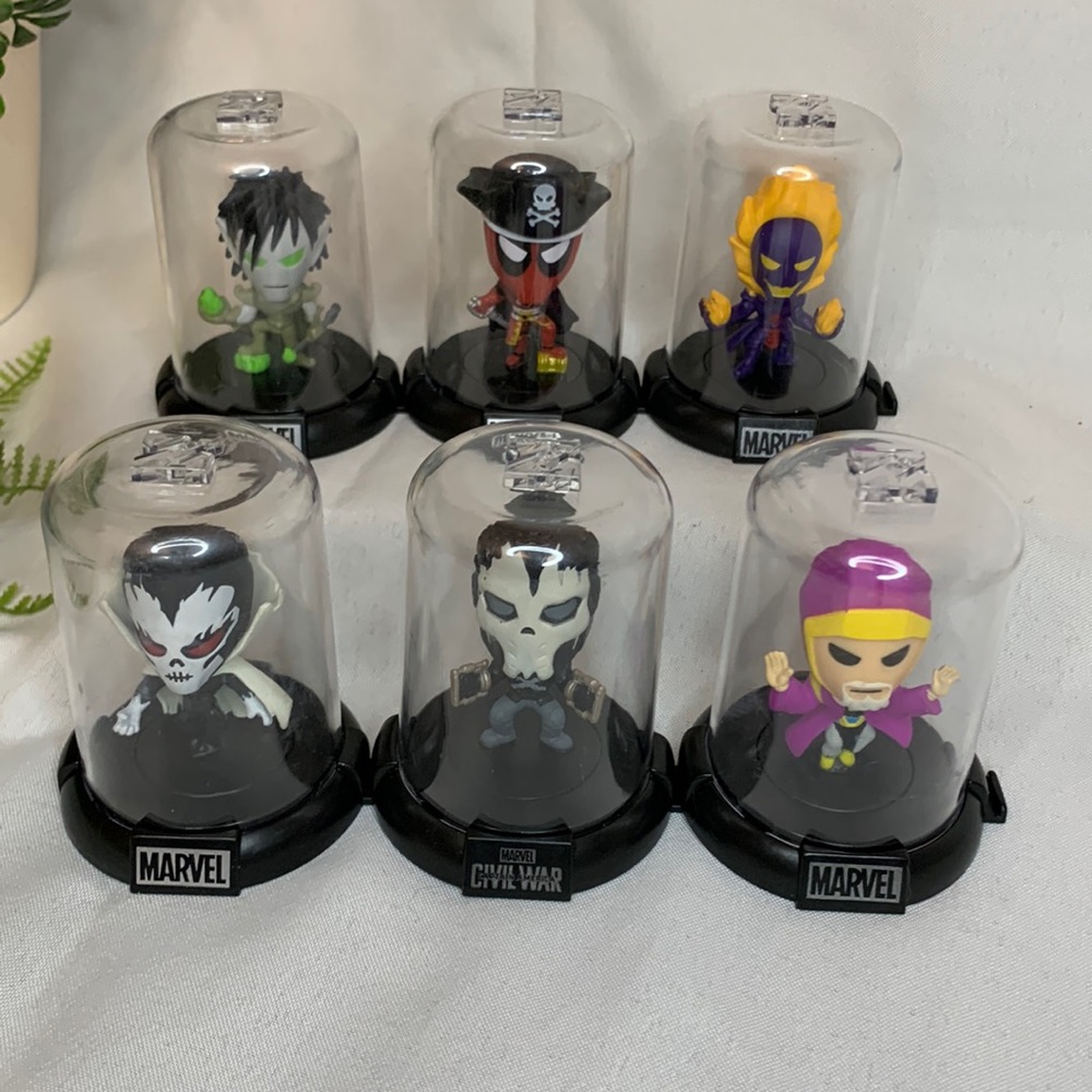 5 MARVEL and 1 Marvel Civil War Domez Zag Toys mini collectables